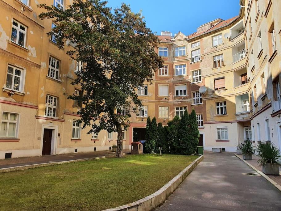 Lovely & Unique Apt In The Historic Center. Bratislava Buitenkant foto