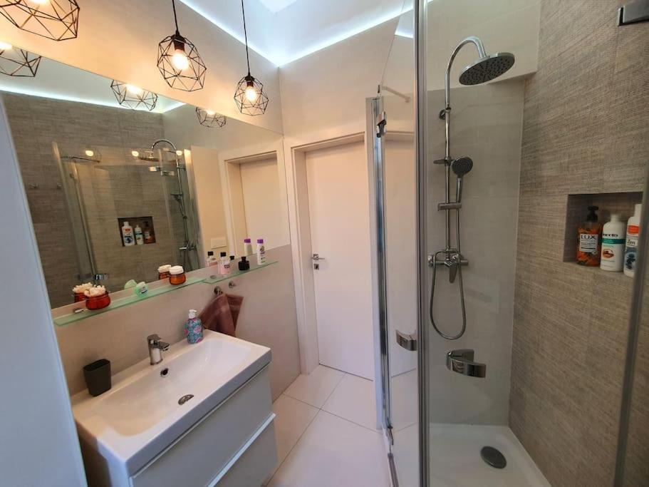 Lovely & Unique Apt In The Historic Center. Bratislava Buitenkant foto